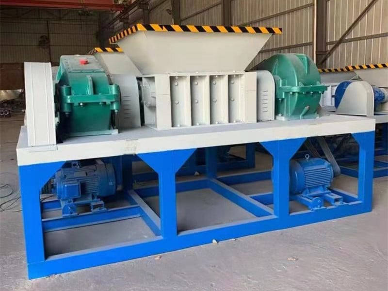 Plastic pallet shredder machine