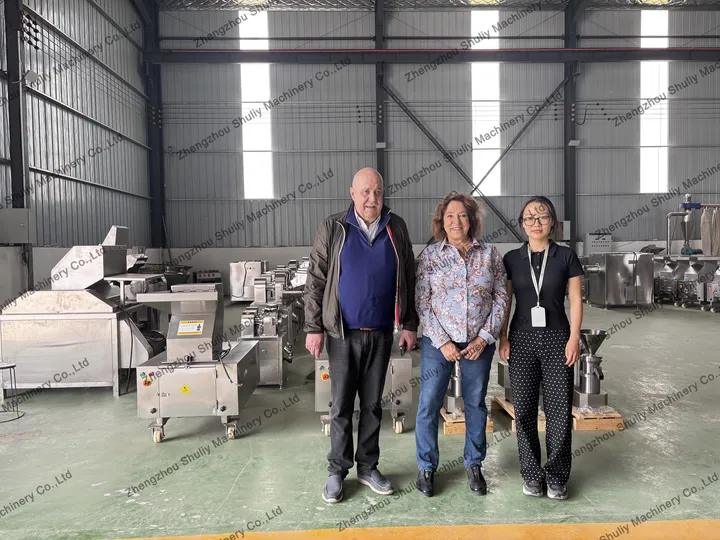 Italian customers visit our factory